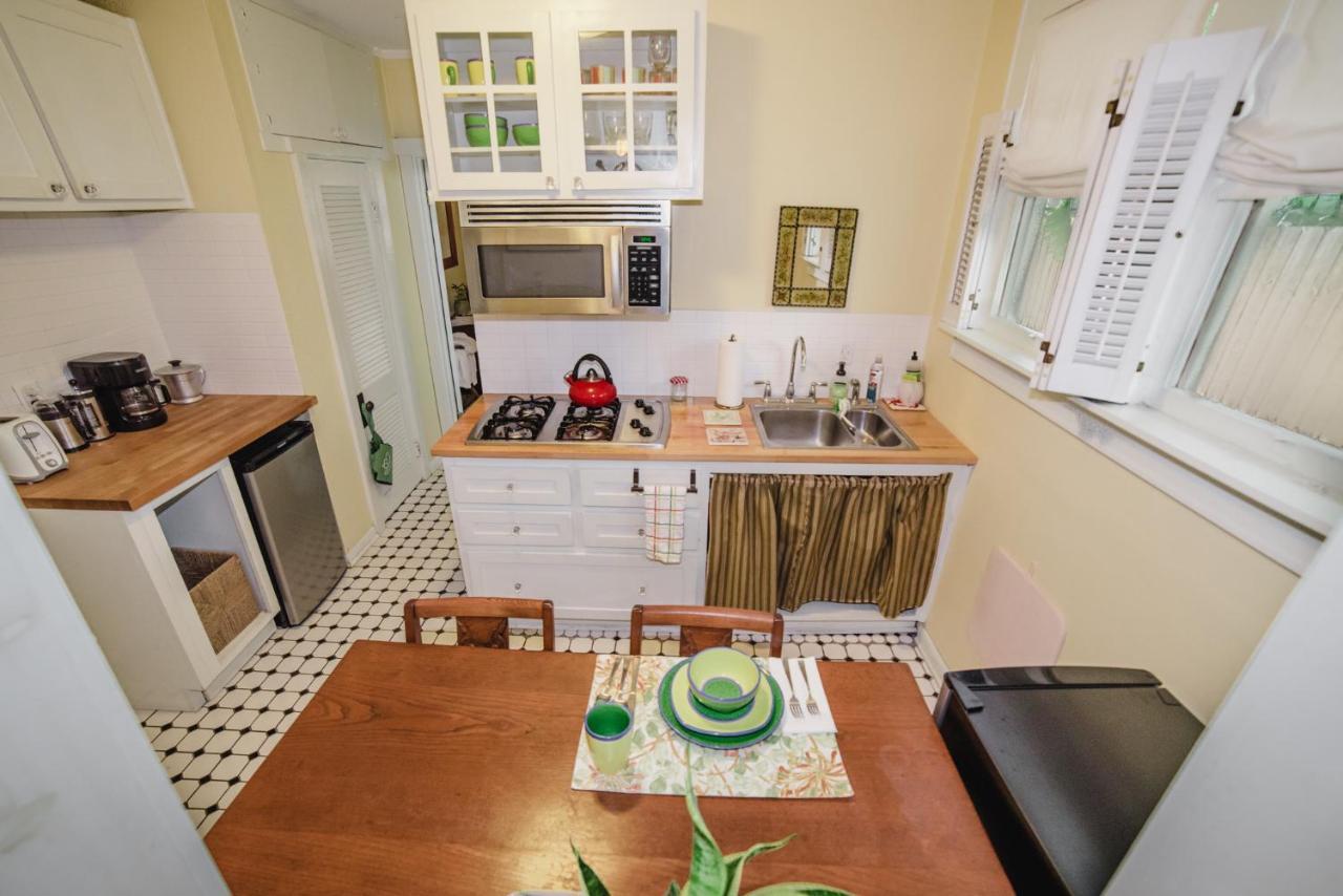 Charming 1923 Cottage At Erehwon Retreat Tampa Kültér fotó