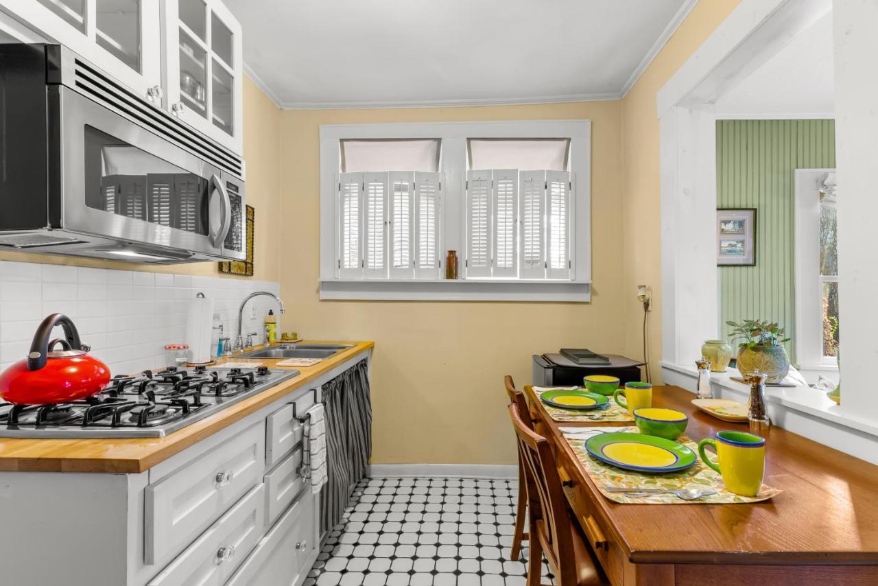 Charming 1923 Cottage At Erehwon Retreat Tampa Kültér fotó